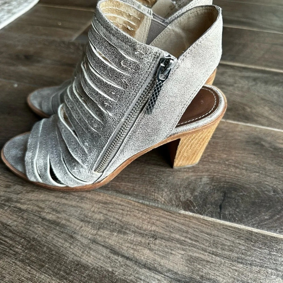 Donald J Pliner Caged Booties Kasia Light Beige Metallic- Women's Size 7.5 - Picture 10 of 16